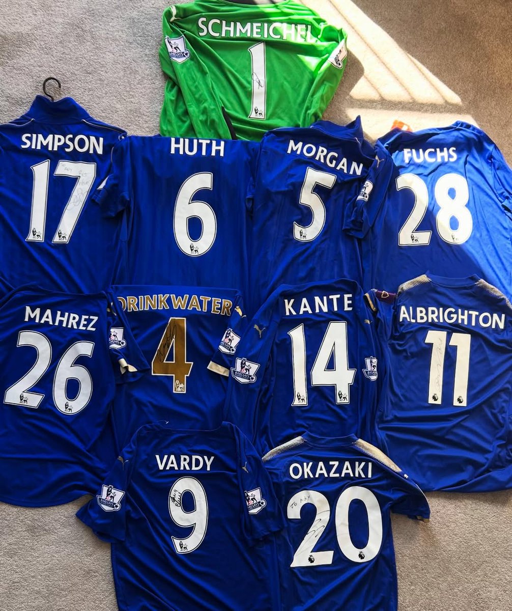 Footballogue's tweet image. Ce fan de Leicester a recréé la composition des Foxes de la saison 2015-2016 avec les maillots de chaque joueur ! 🦊💙

Franchement, sacrée collection, c'est 𝗖𝗢𝗟𝗟𝗘𝗖𝗧𝗢𝗥 ça ! 🤩

(IG : ady_dayman)