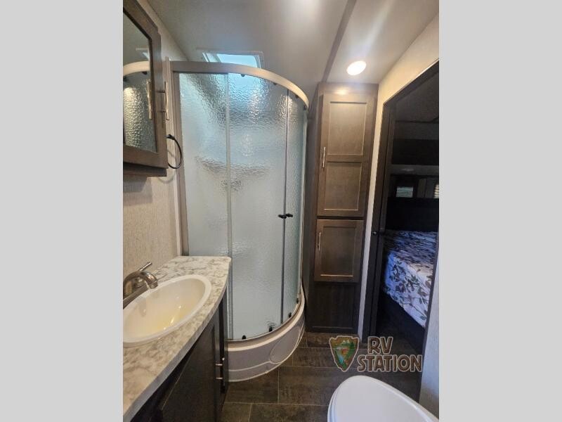 Lightweight, reliable, and road ready 🙌 It’s everything you need in this 2019 Sunset Trail Super Lite at RV Station.

Check it out! 🔗 rpb.li/UTCP

#RVStation #CrossRoadsRV #RVLifestyle #CampMore #ExploreMore