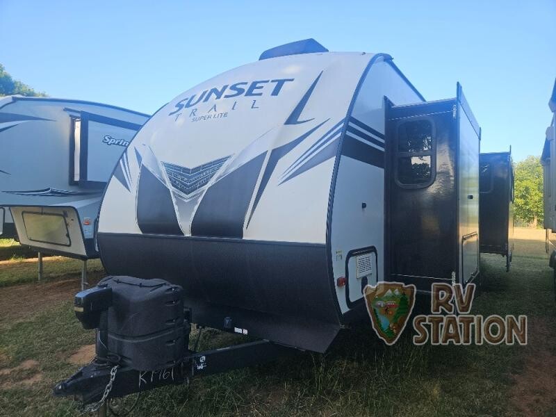 colbertrvs's tweet photo. Lightweight, reliable, and road ready 🙌 It’s everything you need in this 2019 Sunset Trail Super Lite at RV Station.

Check it out! 🔗 https://t.co/uaO8pgmOp9

#RVStation #CrossRoadsRV #RVLifestyle #CampMore #ExploreMore https://t.co/Vy1R9BNE1w