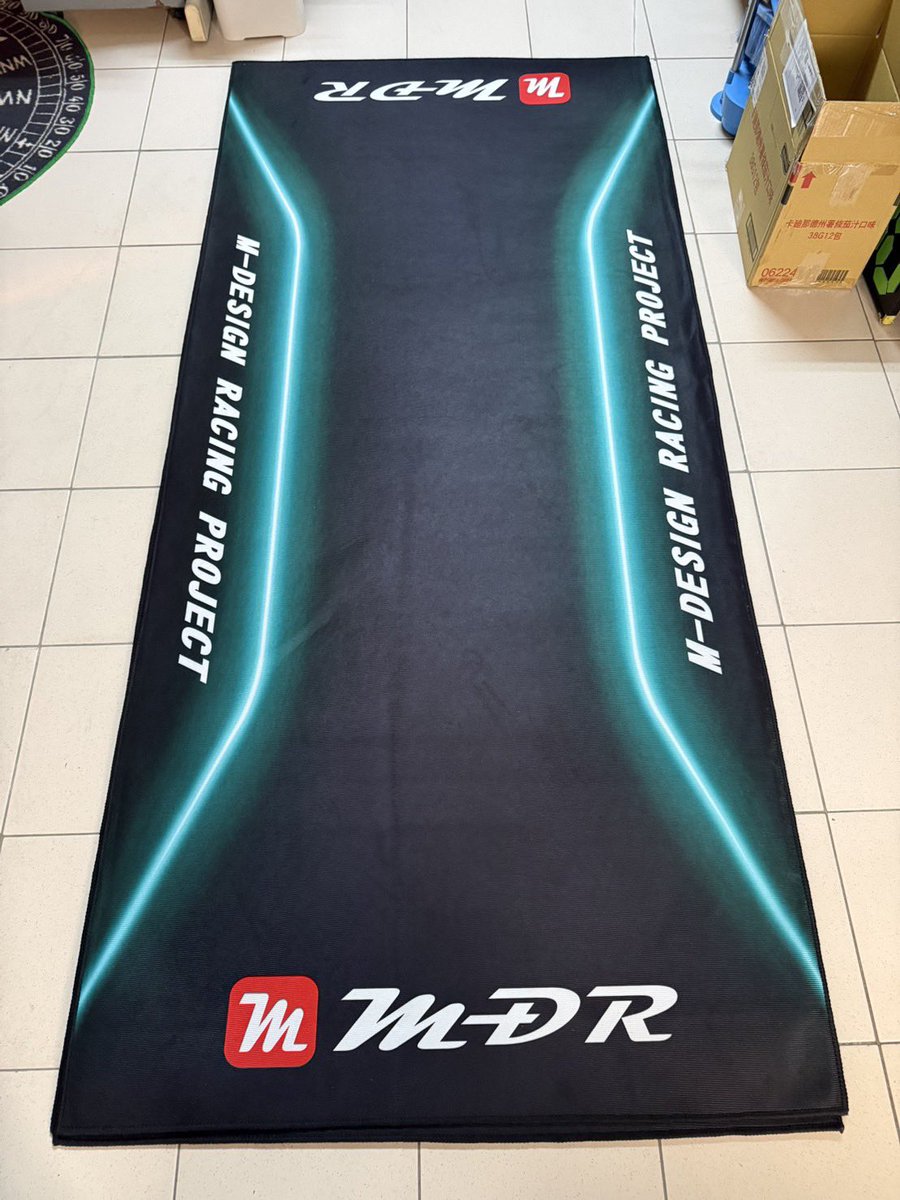 MDESIGN18's tweet photo. 前回、驚くほどの速さで完売した「メンテナンスマット」に待望の新色が登場します！完成次第UPしますが、今回も早めの終了が予想されるため【予約注文】も受付開始します！
ガレージの雰囲気を変える新色、お楽しみに。 https://t.co/iq8WWqZPP3