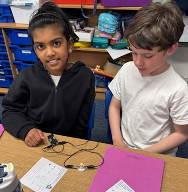 Year4_RCPS's tweet photo. In science, we are learning about electricity and spent this week's lesson putting simple circuits together. 💡🔋 @RodbourneCheney https://t.co/OgmpRO7CuU