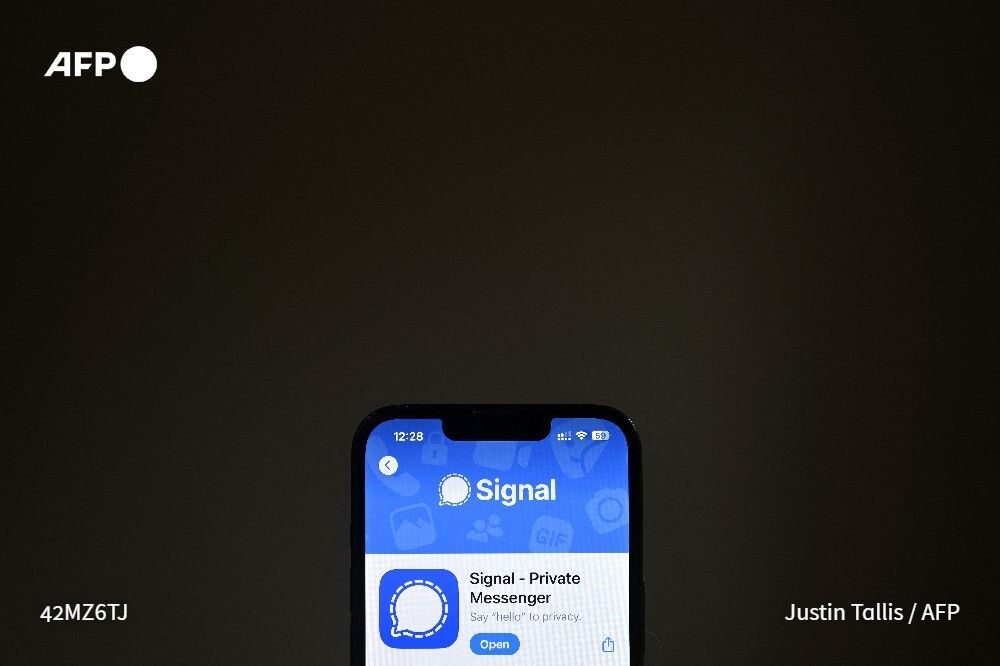 afpfr's tweet image. 🇩🇪 L'ampleur du piratage des messageries Signal de députés allemands est "extrêmement préoccupante", au point de remettre en question la sécurité des communications au sein du Parlement, a dit vendredi à l'AFP Konstantin von Notz, élu au Bundestag.

➡️ u.afp.com/Saiq