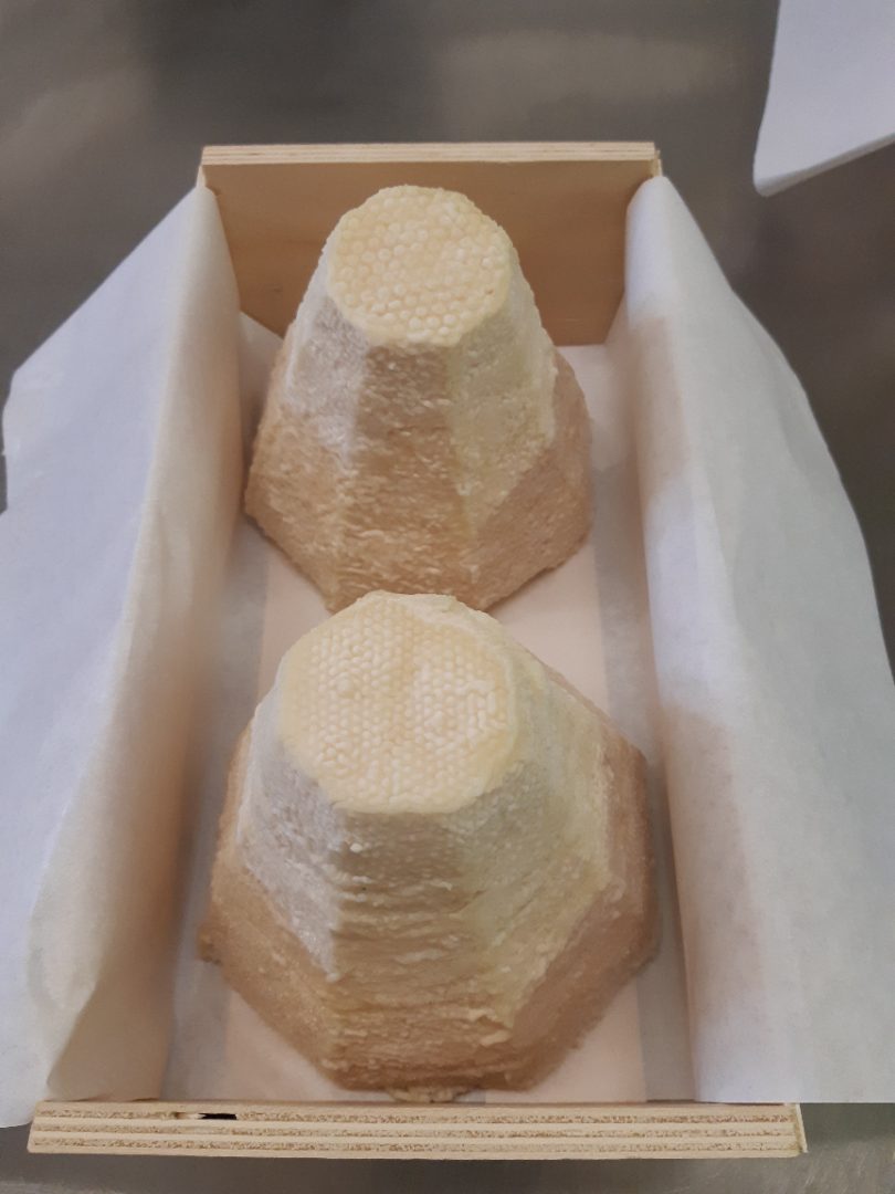 alerteassiette's tweet image. 🚨 Amis amateurs de fromage, attention ! 🧀 Un rappel concerne du fromage de chèvre fermier à cause d'un risque d'Escherichia coli shiga toxinogène. Ne prenez pas de risques ! Vérifiez vos frigos ! #SecuritéAlimentaire