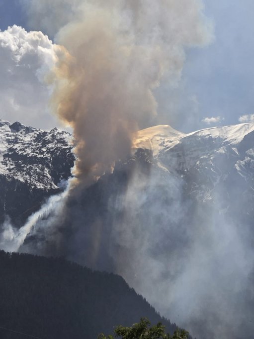 upuknews1's tweet image. #BREAKING : Aftermath Visuals From Air Force Crash Site in Kishtwar District, Jammu and Kashmir.

#Kishtwar #IndianAirForce #IAF #India #JammuAndKashmir #PlaneCrash #Crash #AviationNews #JK