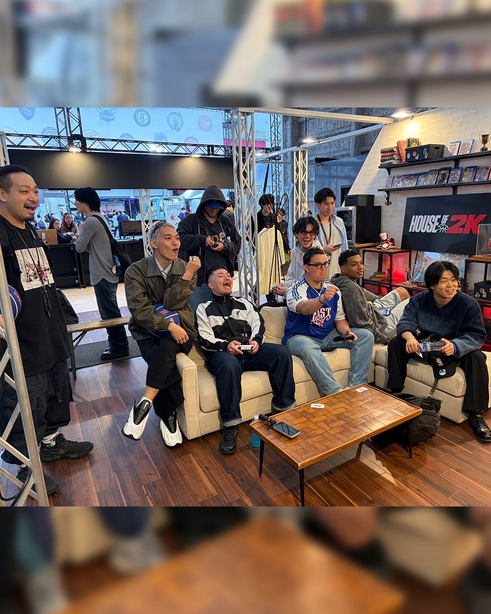 NBAJPN's tweet image. ようこそ「House of 2K」へ🏀😊

そこは「友達の家」のようなリビング🛋️
世界にひとつの「マイチーム」カード作成🃏
そして『NBA 2K26』を体感できるゲームプレイエリアも🎮

明日、「House of 2K」で会おう🤝

#NBA2k #Houseof2k #NBAHOUSEJapan