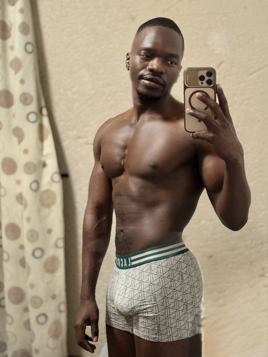 Nicholas The Model tweet media