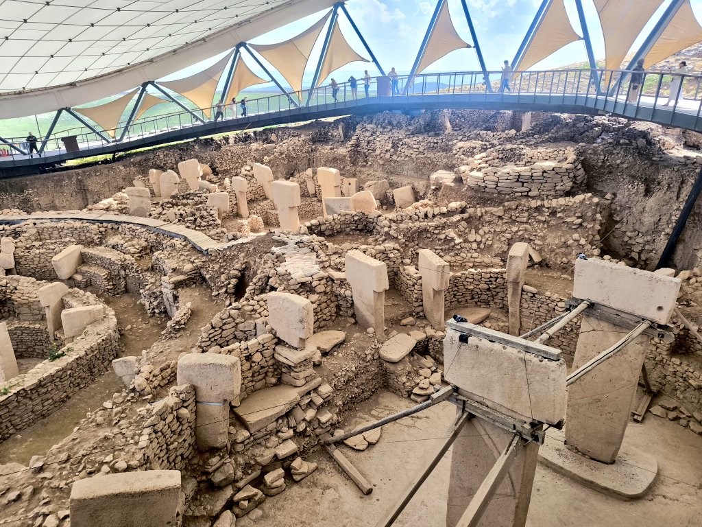 Turizm Haftası’nda gençlerimizle tarihin sıfır noktası Göbeklitepe’deyiz!
Geçmişin izinde yürürken geleceğe ilham oluyoruz.

Bugünün adımları, yarının tarihine iz bırakıyor.

#TurizmHaftası #BugününRuhu 

<a href="/OA_BAK/">Dr. Osman Aşkın Bak</a>
<a href="/gencliksporbak/">Gençlik ve Spor Bakanlığı 🇹🇷</a>