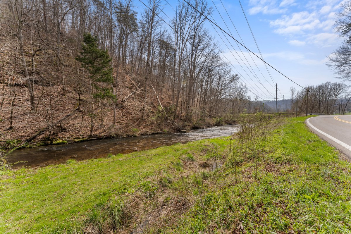 RyanColemanCEO's tweet image. 🏡 Featured Listing!
📍 Lot 1 Ailor Gap Rd, Maynardville, TN 37807
🌳 12.14 Acres
💰 $185,000

📸 ryancoleman.org/lot-1-ailor-ga…
📲 Call 865-693-SOLD

#MaynardvilleTN #UnionCountyTN #LandForSale #AcreageForSale #TennesseeLand #NorrisLake #HometownRealty #KnoxvilleRealEstate