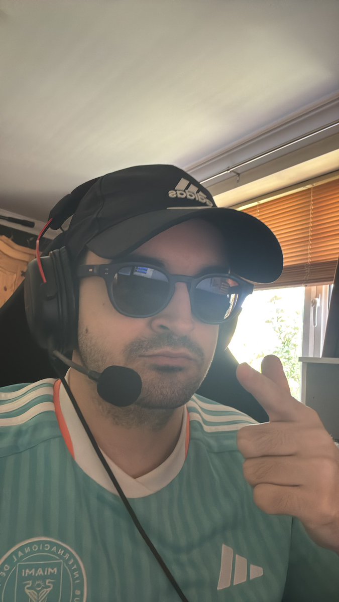 Alessandro tweet media