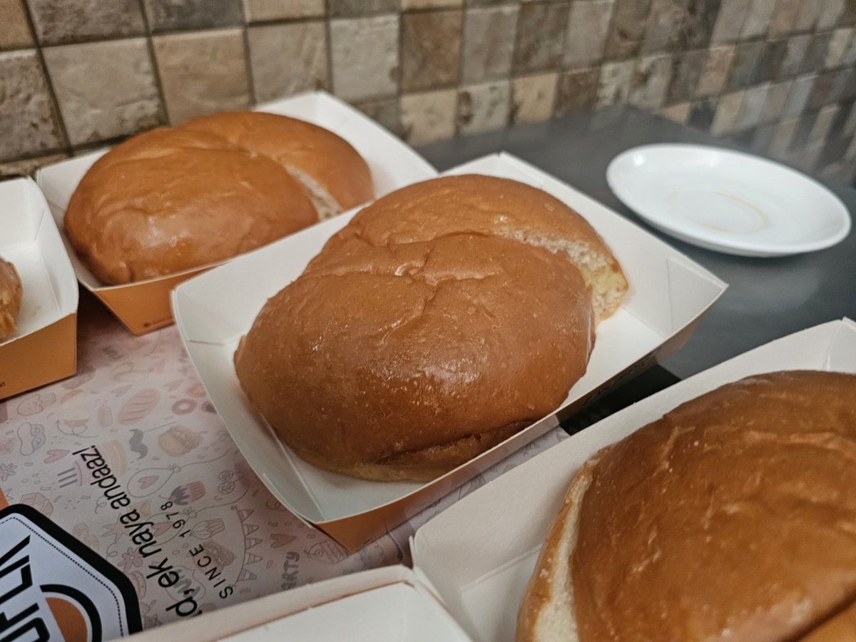 ap_pune's tweet photo. A must visit place in Hyderabad. This is the original one. 
#BunMaska https://t.co/tb56ZDat80