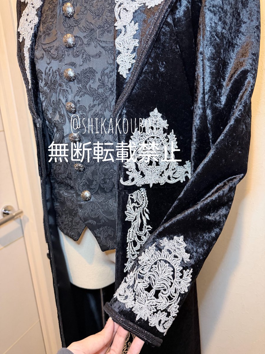 【真夜中の晩餐会 
            / クロード・ヴァンサン 衣装】

思い出を家に残しておきたくてクロード様の衣装再現しました🍽
観賞用です☺️

#真夜中の晩餐会
#鹿工房