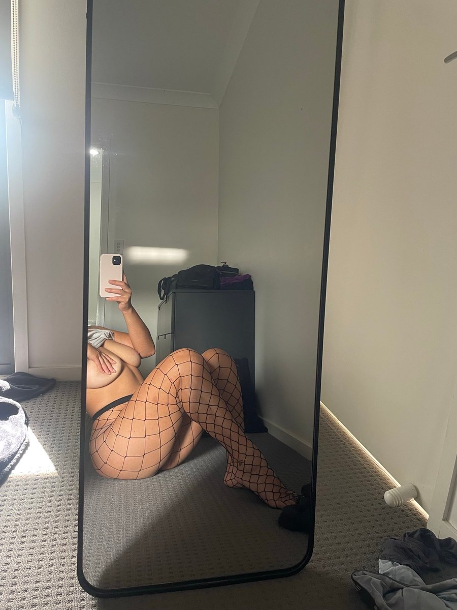 HeelsGuy1's tweet photo. A shout out to the beautiful @SoleyMae and her delicious looking toes and amazing legs... Thanks to @LoveHerSoless for pointing her out to me... Wish I had the pleasure of sucking those perfect toes 🔥🔥🔥 https://t.co/xtyr03FQQl