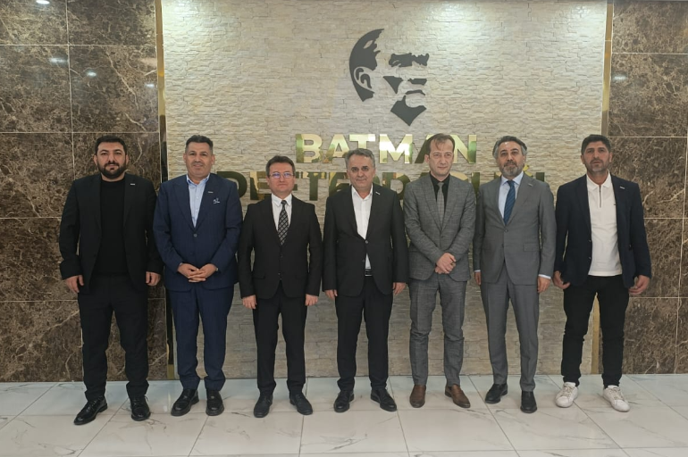 MUSIADBatman's tweet photo. Defterdarımız Sn. Muhittin Çelebi Şenses’i ziyaret ederek; güncel ekonomik gelişmeler, mali gündem ve iş dünyasının beklentileri üzerine verimli bir görüşme gerçekleştirdik.
Nazik ev sahipliği için teşekkür ederiz. https://t.co/jD1T6zE6l2