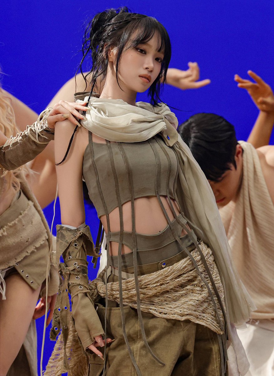 chaewon archive tweet media