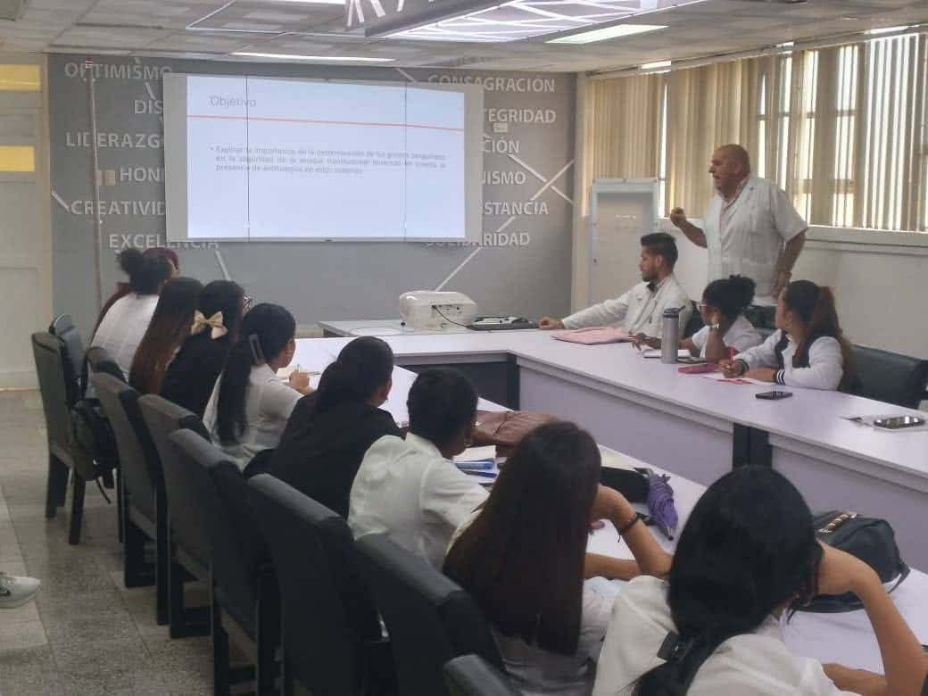 irisgm812's tweet photo. Próximamente¡!! Jornada Provincial de Alumnos Ayudantes de Hematología y Oncología de #UCMCfg en el 
#hospital General Universitario Dr. Gustavo Aldereguia Lima. Excelente oportunidad para aprendizaje y la reafirmación profesional #SomosUCMCfgos #JuntosPodemosMás 
#CubaPorLaSalud https://t.co/73Yy9uGxjJ