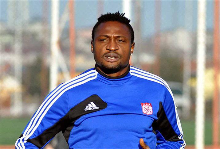 Ülkemizde birçok kulüpte forma giyen Michael Eneramo, geçirdiği kalp krizi sonucu hayatını kaybetti.
R.I.P