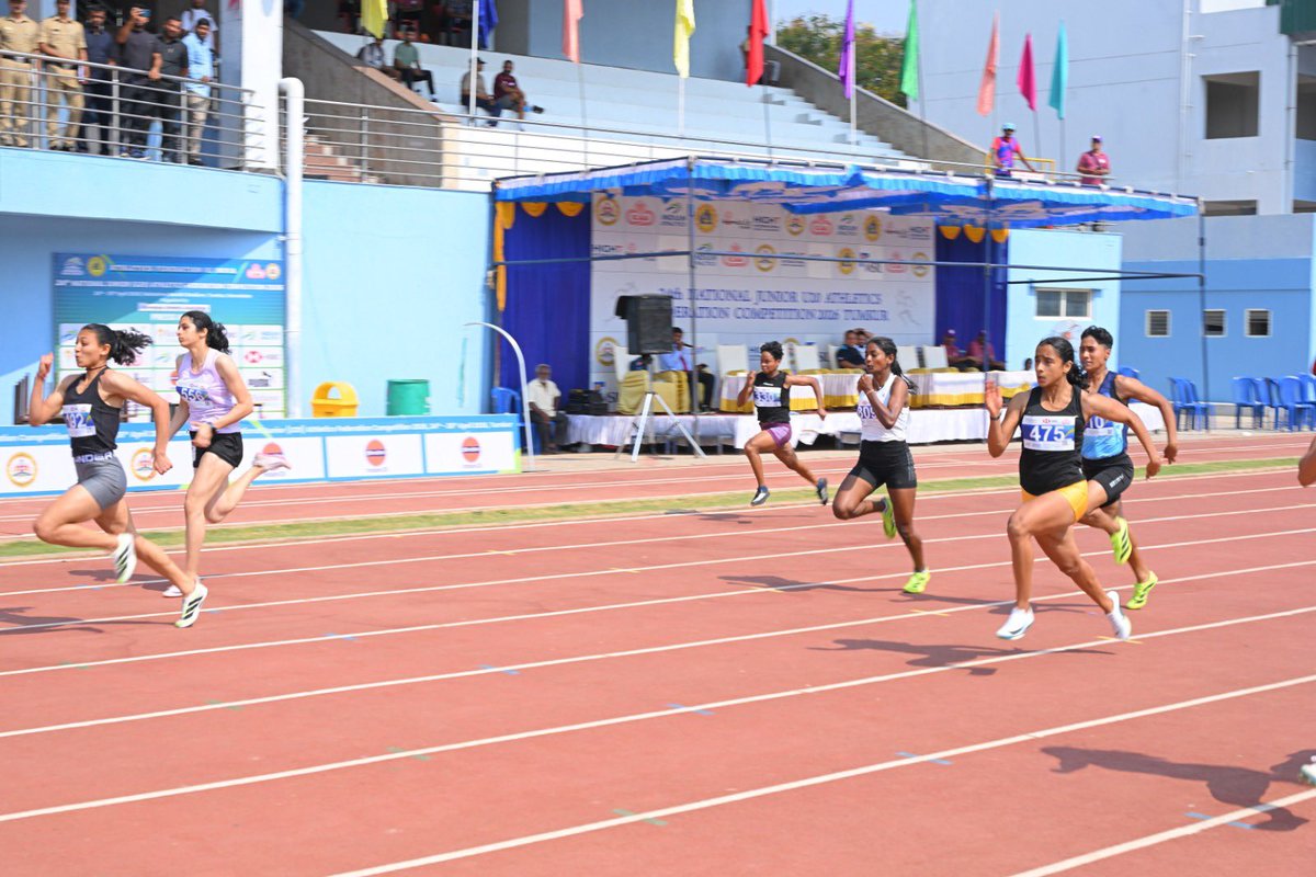 DCTumakuru's tweet image. ಕರ್ನಾಟಕ ಅಥ್ಲೆಟಿಕ್ ಸಂಸ್ಥೆ, ತುಮಕೂರು ಜಿಲ್ಲಾಡಳಿತ ಹಾಗೂ ತುಮಕೂರು ಅಥ್ಲೆಟಿಕ್ ಸಂಸ್ಥೆ ಸಹಯೋಗದಲ್ಲಿ ತುಮಕೂರು‌ ನಗರದ ಮಹಾತ್ಮಗಾಂಧಿ ಕ್ರೀಡಾಂಗಣದಲ್ಲಿ ಹಮ್ಮಿಕೊಂಡಿರುವ "24ನೇ ರಾಷ್ಟ್ರೀಯ ಕಿರಿಯರ (ಅಂಡರ್ 20) ಅಥ್ಲೆಟಿಕ್ಸ್ ಕ್ರೀಡಾಕೂಟ"ಕ್ಕೆ ಮಾನ್ಯ @DrParameshwara ರವರು ಚಾಲನೆ ನೀಡಿದರು.

#tumakuru #OpeningDay #sports