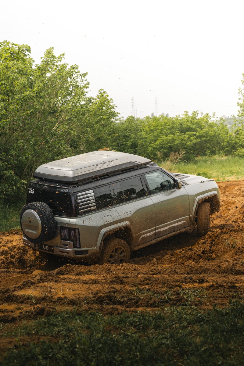 BYD_Europe's tweet photo. 1200 hp.
No terrain too tough.
#BYD #YANGWANG #U8 #OffRoad #BYDEJourney https://t.co/u3ZhHKMqLp