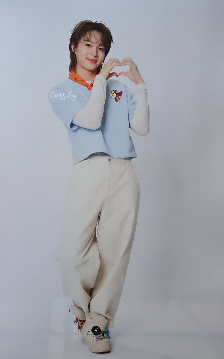 fey_cross tweet media