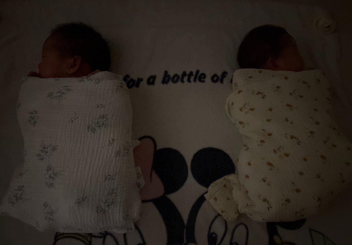 🍼飲んで寝たぞーーーー🥁🥁私もねるぞ💤💤💤