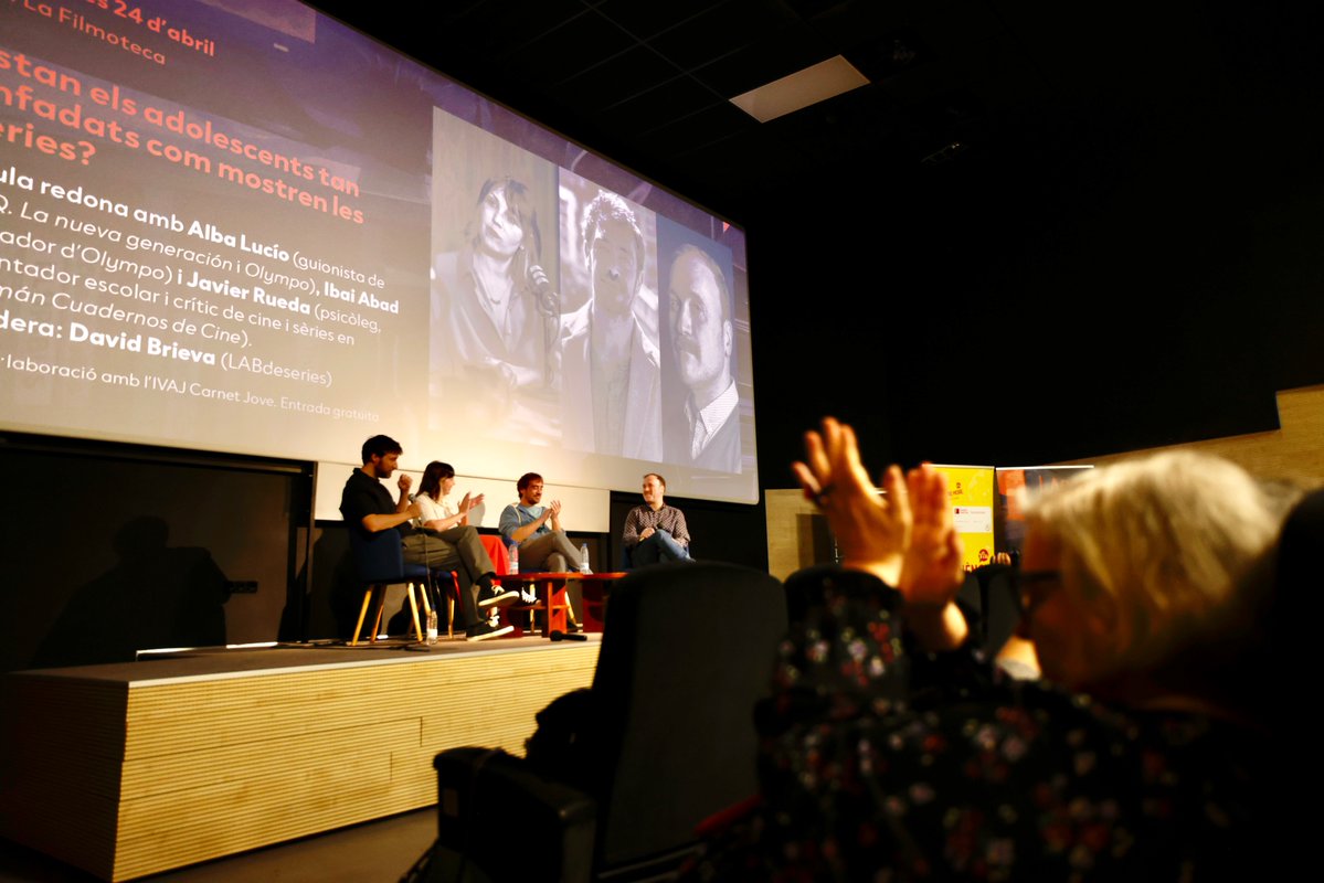 labdeseries's tweet photo. Quina mirada llancen les sèries cap a esa construcció des de la mirada adulta com és l'adolescència o quina posició prendre com a creadors, trencant estereotips per a fer-la avançar: Alba Lucío, Ibai Abad i Javier Rueda aborden estes qüestions en la segona matinal amb @GVAivaj https://t.co/jOnm2a7Wi6