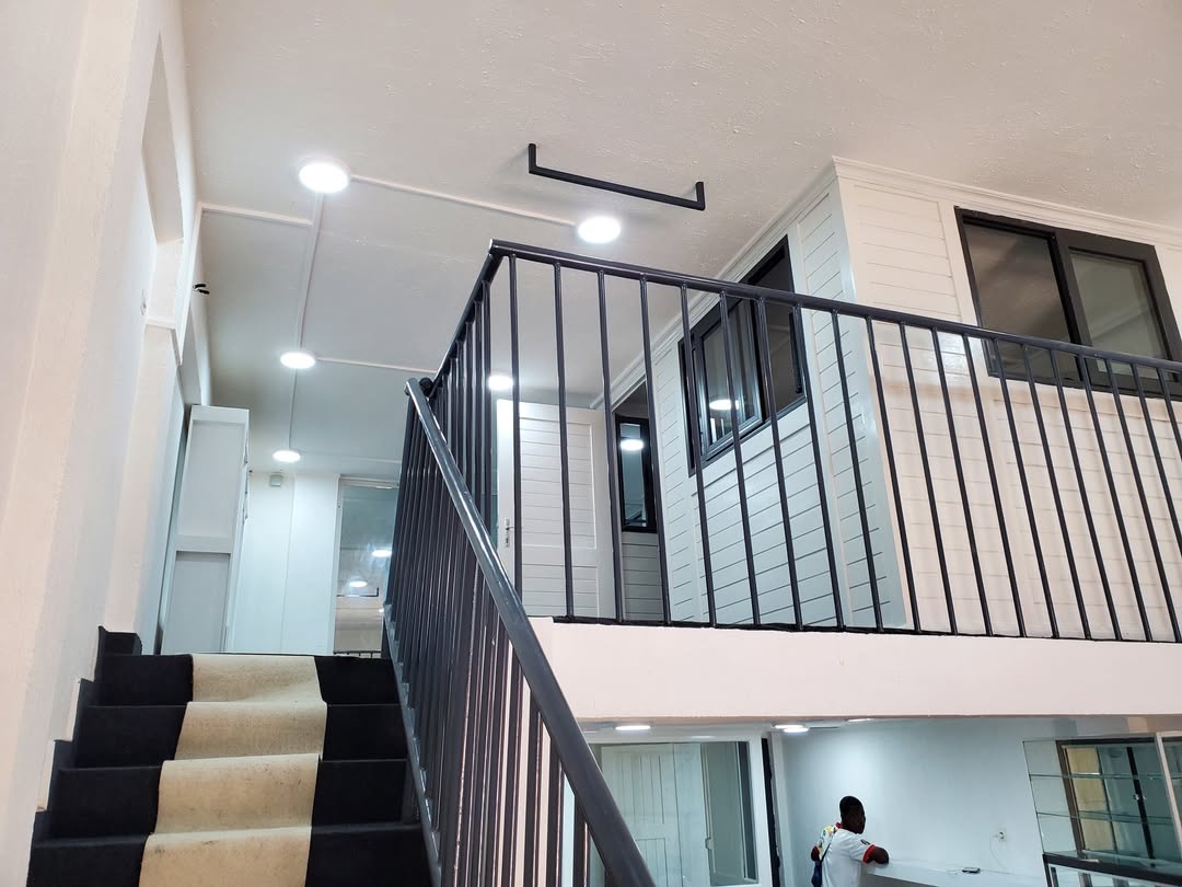 SNKArchi's tweet photo. Avant → Après : IBIROS CENTER ✨  
À Cotonou, un local transformé en espace multi-produits : mobiles, électro, bijoux, vêtements.  
Conception + mobilier sur mesure pour un rendu contemporain et élégant.  
5M FCFA. Clé en main.  
#InteriorDesign #Cotonou #AvantApres https://t.co/OPVJCPu5hV