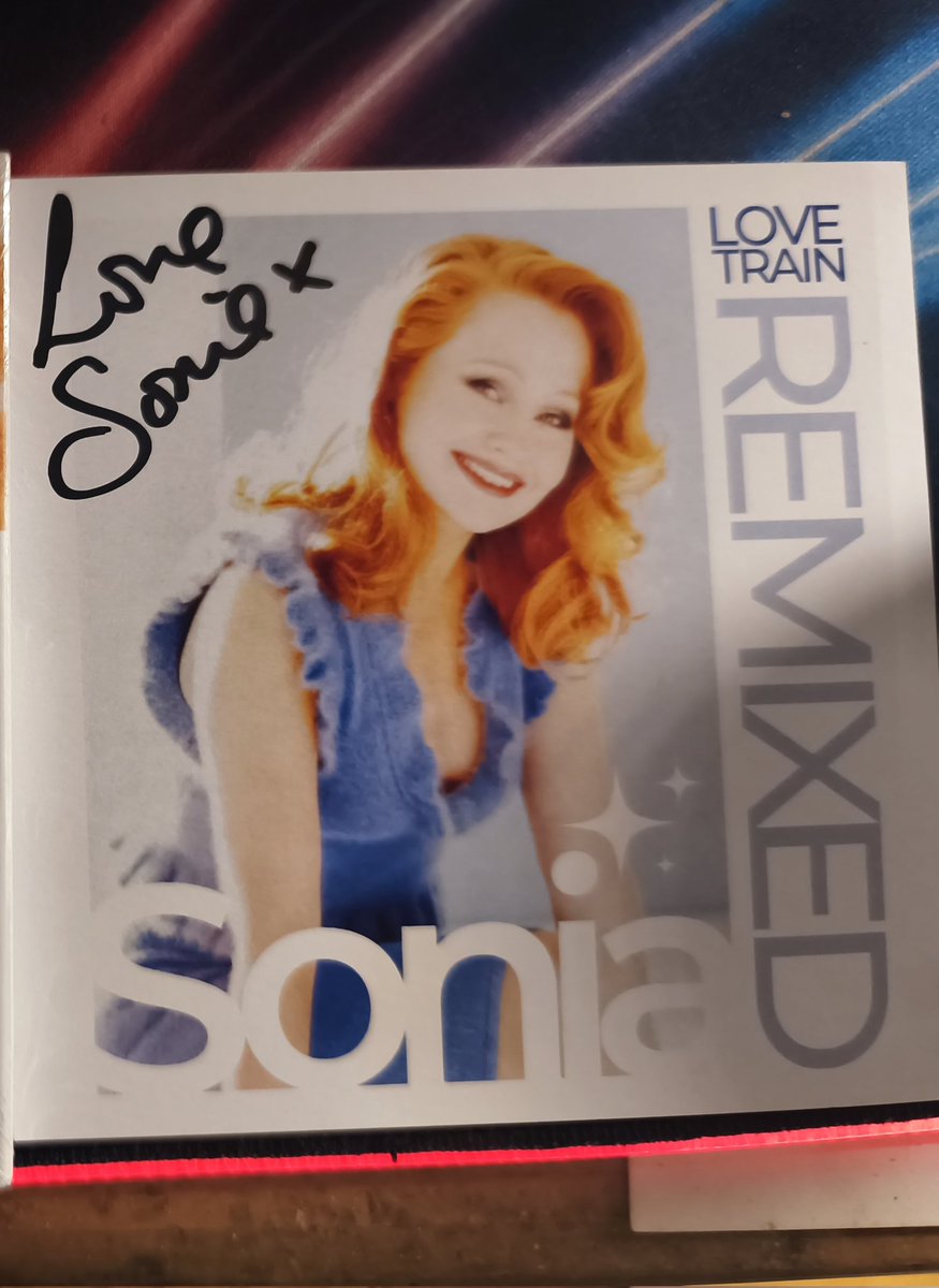 Sakgra's tweet photo. My @SoniaevansSonia autograph just came 😊 https://t.co/ty5R0YBn6z