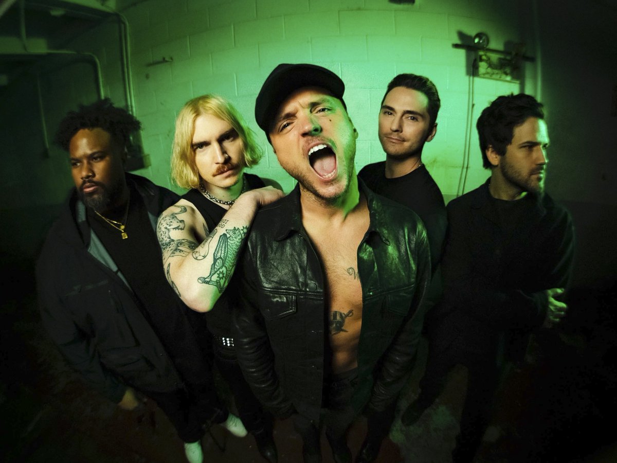 gigview's tweet photo. . @TheCab  THIRD STUDIO ALBUM AND FIRST FULL LENGTH IN 15 YEARS, CHASING CROWNS IS OUT TODAY!  Photo Credit Juan Flores Mena Official Video &amp; More  https://t.co/ws89iXljjG #music #news #thecab #newmusicalert #newmusic #newmusicfriday https://t.co/RbjjAsG9tZ