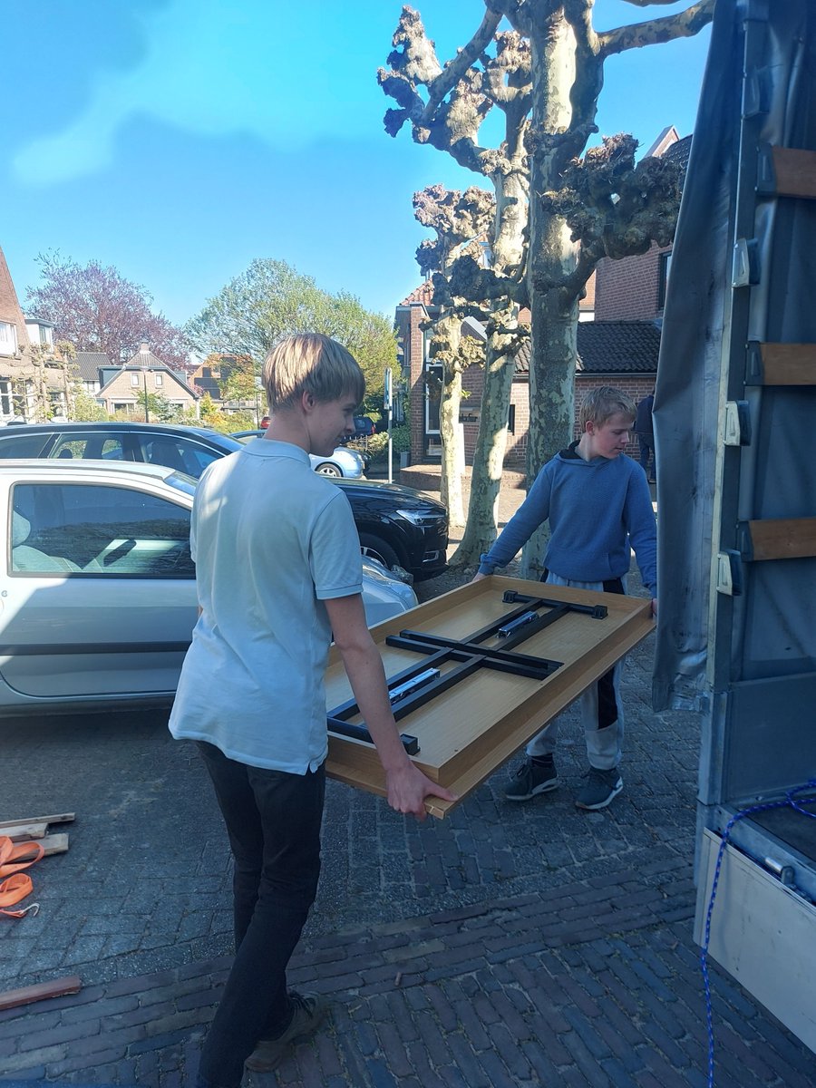 StgCorantijn's tweet photo. Drie vrijwilligers haalden op verschillende plekken goederen op en brachten ze naar het depot. Daar zijn ze in containers geplaatst. Lange, maar gezellige dag—dank mannen!

Steunen kan via: https://t.co/A0T02aYQ9M
 (Geef voor TRANSPORT)

#samensterkinsuriname #samengoeddoen https://t.co/xmBDIxfE6b