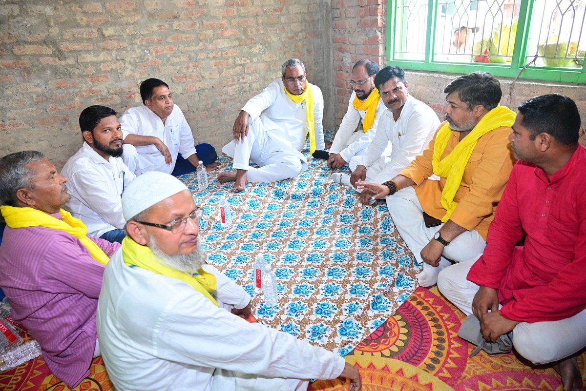 सुहेलदेव भारतीय समाज पार्टी के राष्ट्रीय अध्यक्ष एवं उत्तर प्रदेश सरकार में कैबिनेट मंत्री ओमप्रकाश राजभर जी ने भैरवपुर, कोयलसा, विधानसभा-अतरौलिया, जनपद-आजमगढ़ में श्री मौलाना अकरम जी के आवास पर आयोजित चालीसवाँ कार्यक्रम में सम्मिलित होकर दिवंगत आत्मा को श्रद्धांजलि अर्पित की।