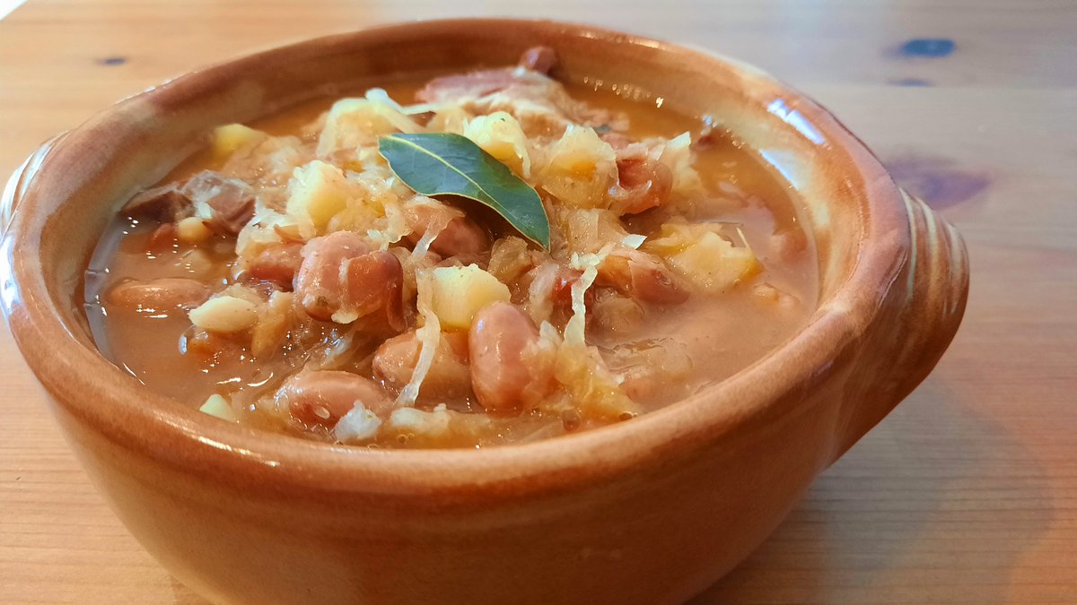 ...jóta je furlanska narodna samostojna jed oziroma enolončnica...samo ime izhaja iz furlanske besede jote, ki izhaja iz galske besede za juho - iutta...🤠👌 #južna