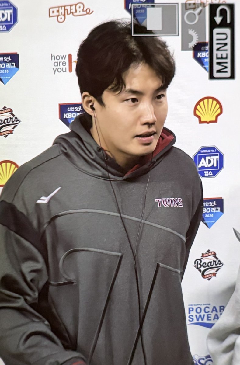 JUST__N01's tweet photo. 첫승 방송사 인터뷰 !!

#LGTWINS #엘지트윈스 #임찬규 https://t.co/SQcdmpbLh5
