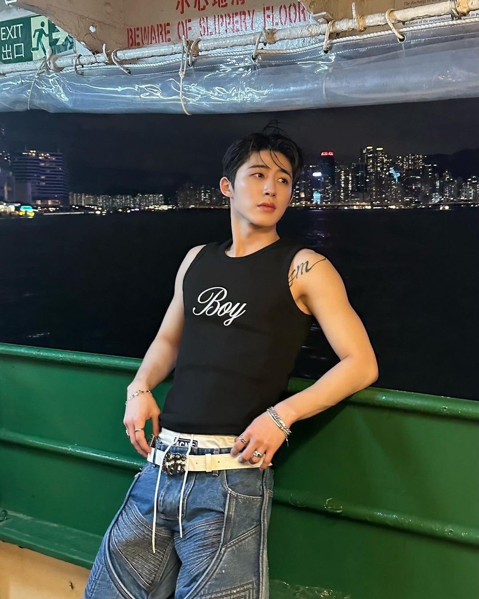 _o_o_helen8's tweet photo. ESQUIRE Special Photobook"BE IDENTITY "
モデルビンさんがとてもかっこよかったよね❤️‍🔥❤️‍🔥帰ったら見直そう~😚
#비아이 #김한빈 #ビーアイ #キムハンビン https://t.co/LFPK9UkvcN