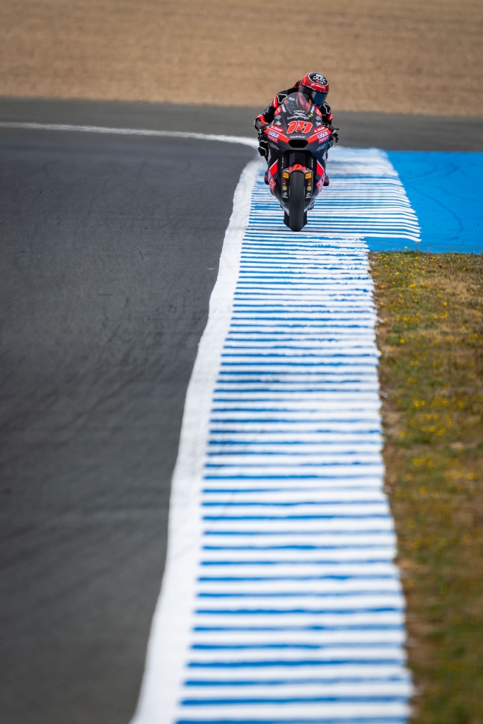 IntactGP's tweet photo. #SpanishGP #Moto2 Practice Session saw
#81 Senna AGIUS ongoing in #BestForm : 🅿️1️⃣ - 1´38.973
@18ManuGonzalez in 🅿️🔟 - 1´39.406 +0.433
#LIQUIMOLY #Dynavolt #IntactGP at @circuitodejerez https://t.co/AnGLHGwmMI