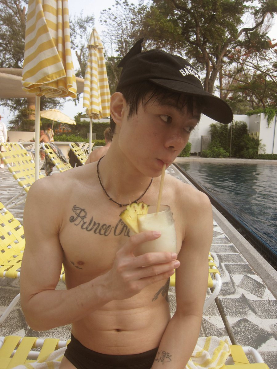 kiatofficial's tweet photo. Piña🍍 https://t.co/ZsxJE8elmF