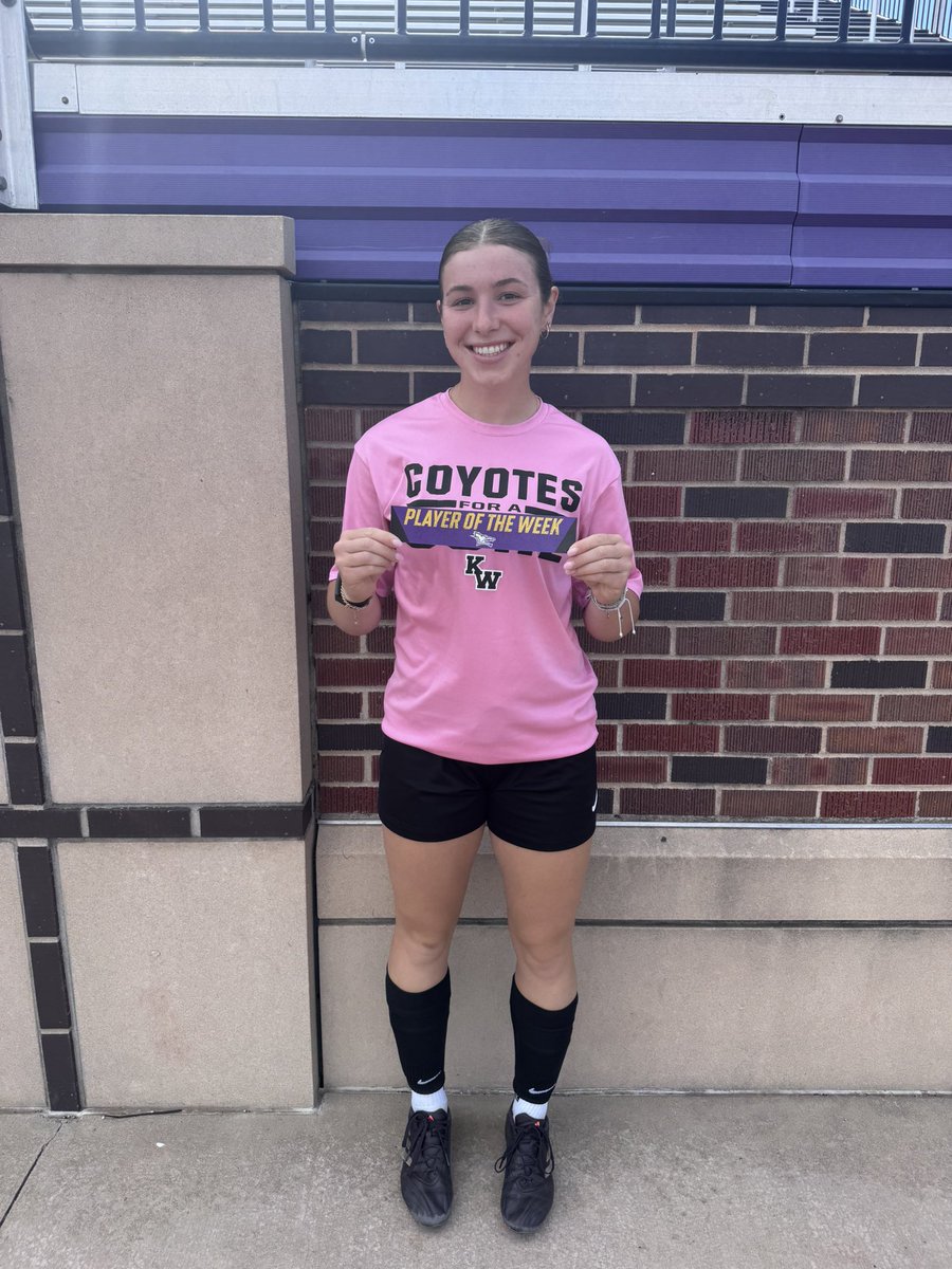 KdubWSoccer's tweet photo. Jamie Orzel is our Player of the Week! Her dedication and discipline to the process and what we have been working on implementing has lead to some great performances in training and our spring scrimmages. Well done Jamie!!! #RollYotes #BackStronger #FFT 🐺⚽️🤘 https://t.co/Z2wLE2kbvE