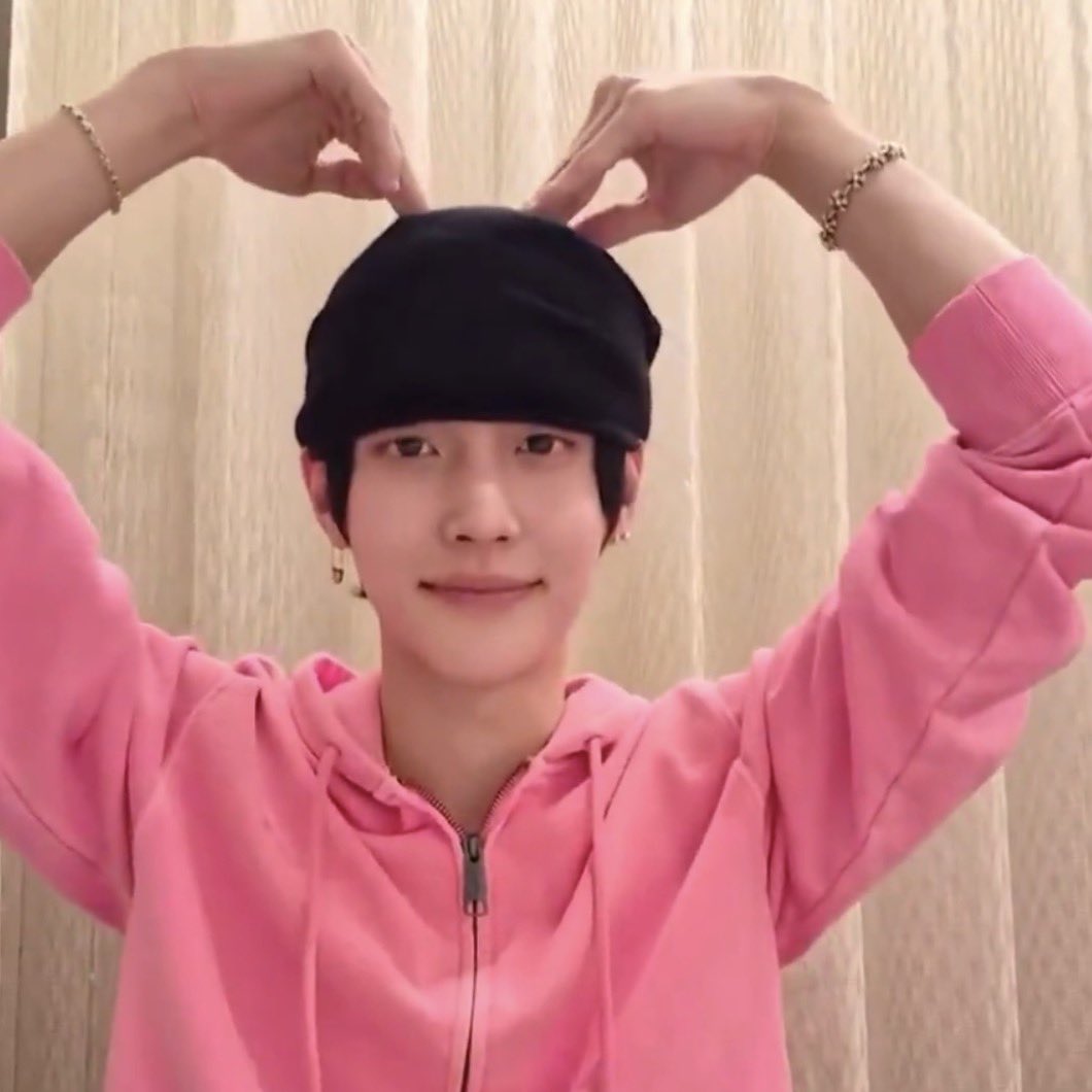 ป๋มมีคอมละฮะ เล่น fall guys ในห้องได้แย้ว แต่ต้องไปซื้อเมาส์ก่องน้า ไอเยิฟซัมซุง

/วอนบินมีคอมของตัวเองแล้วววว หลังจากวอแวมานาน 5555555555555