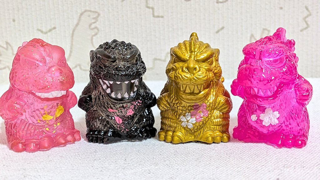 ゴジラストア博多での戦利品‼️ ゴジラミニソフビクロニクルの桜カラー