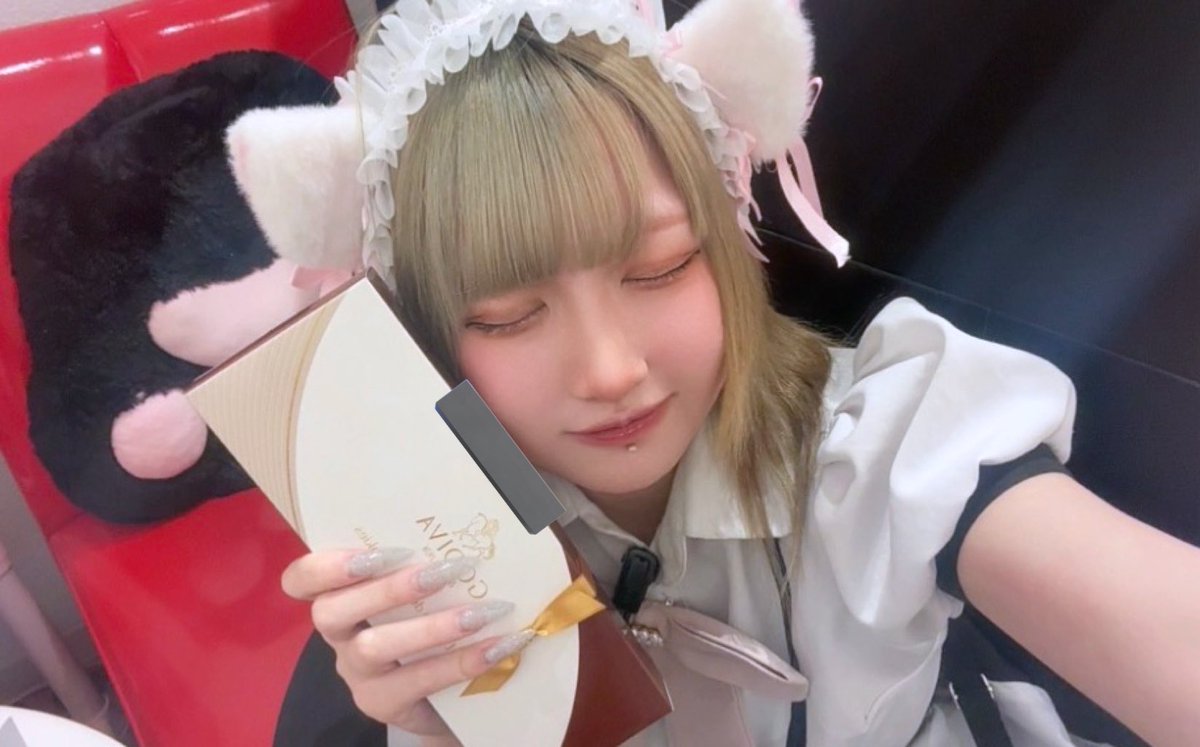 に こ tweet media