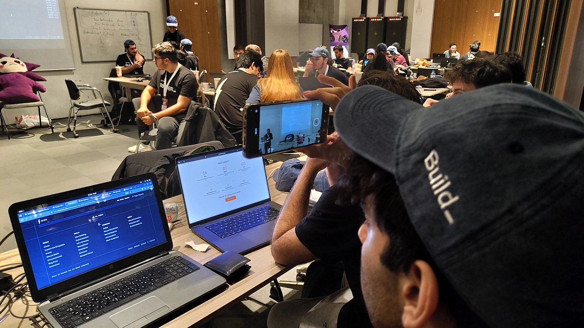 buildermare's tweet photo. The Blitz Kayseri ⚡ 

Brilliant minds came together to build on @monad 

Limited time, limitless energy 🤘

Special thanks to the @monad_dev &amp; @port_dev &amp; @arfdao

Let's keep building together 🤘 https://t.co/VSzBEKjkXJ
