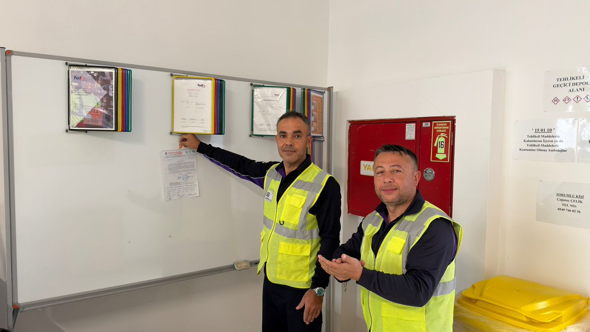 Nakliyatsendika's tweet image. Fedex Ekspress’de Grev kararımız işyerlerine çoşkulu bir biçimde asılmaya devam ediyor 
Yaşasın Örgütlü Mücadelemiz...
Gaziantep ve Antalya Depo...
@FedEx #Fedex