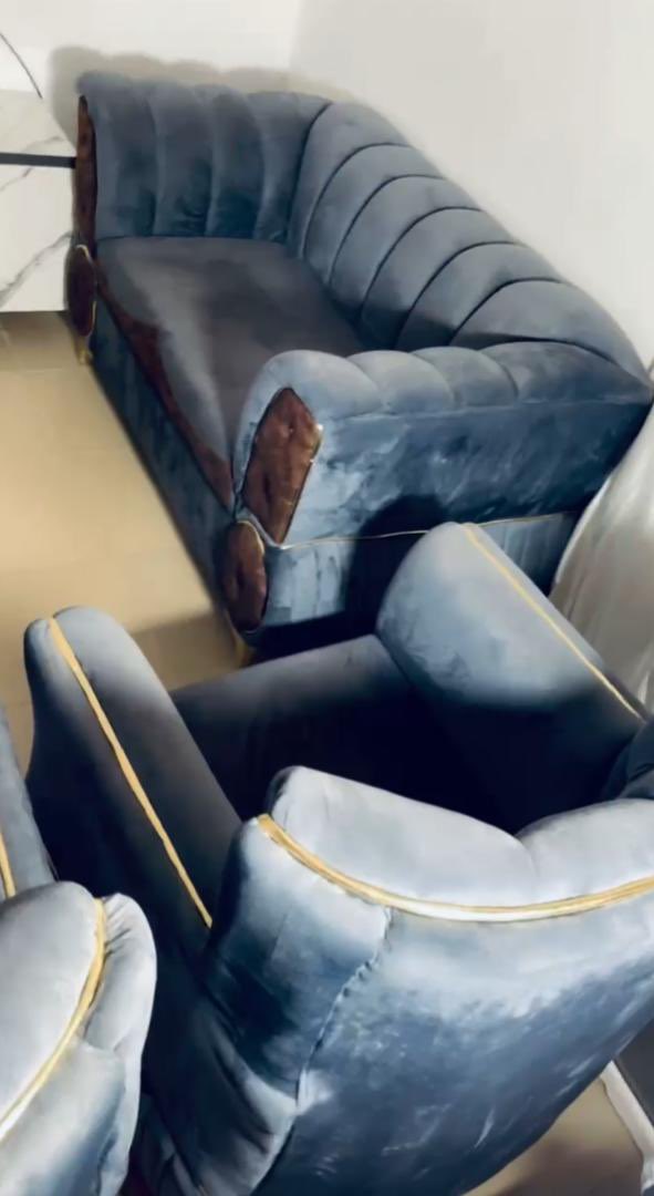 BrightStunt's tweet photo. Luxury , minimalist Design Sturdy Tufted sofa set design (7 seater)

Selling price: #340k
Location: Asomata , Igando 
Condition: Neatly used

For Purchase/inquiry/delivery:
WhatsApp/call: +2348155685103
Delivery Is not for free
Note
PRICES ARE FIXED..

#BrightStuntDeclutter https://t.co/hq68L1IipX