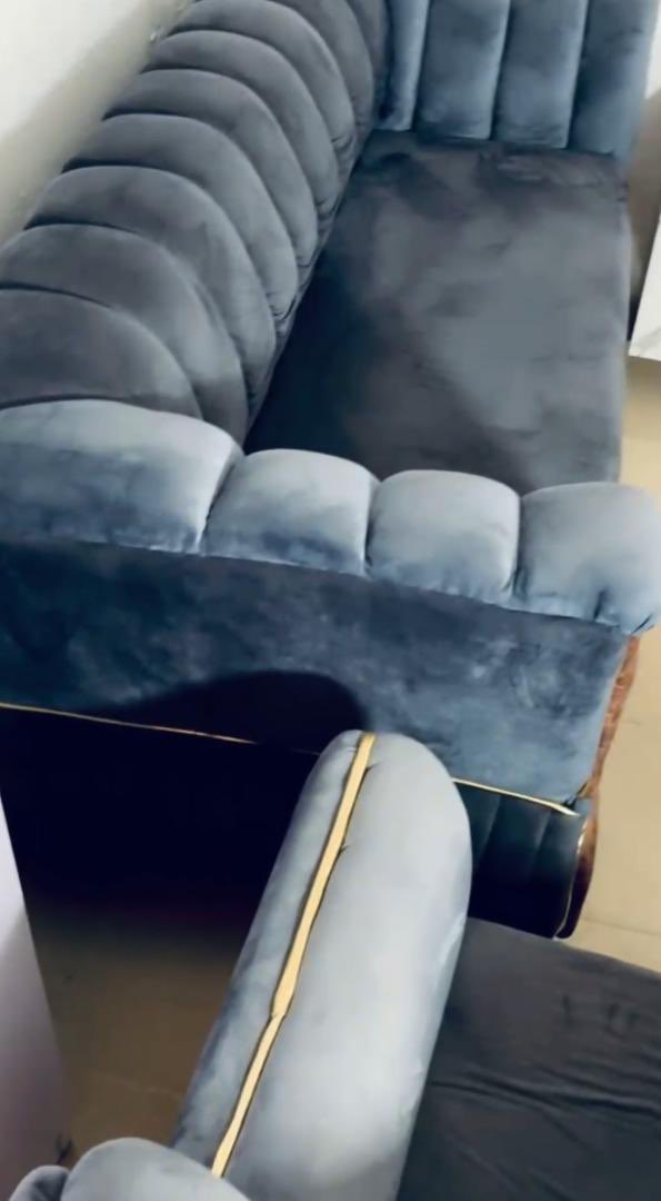 BrightStunt's tweet photo. Luxury , minimalist Design Sturdy Tufted sofa set design (7 seater)

Selling price: #340k
Location: Asomata , Igando 
Condition: Neatly used

For Purchase/inquiry/delivery:
WhatsApp/call: +2348155685103
Delivery Is not for free
Note
PRICES ARE FIXED..

#BrightStuntDeclutter https://t.co/hq68L1IipX