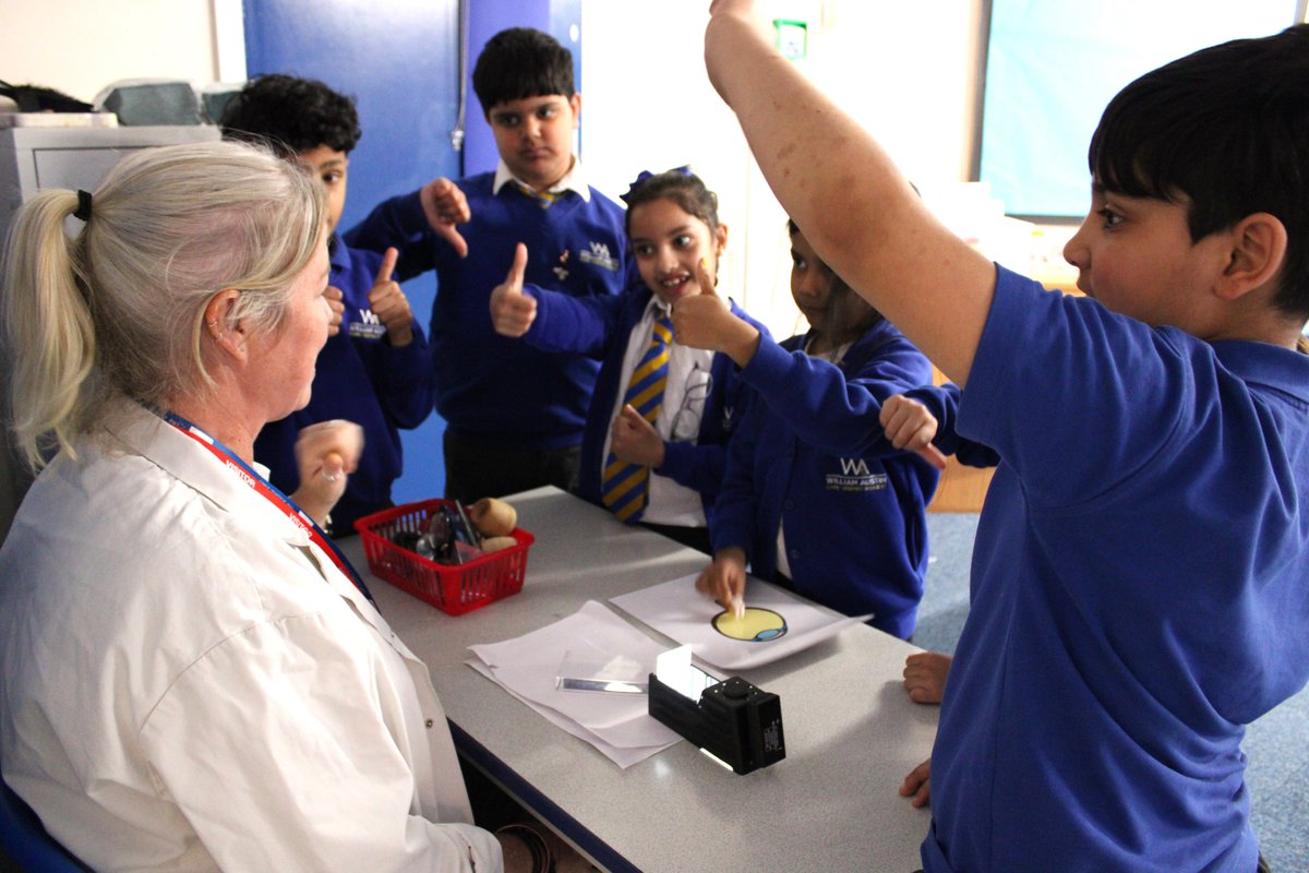 WilliamAustinJS's tweet image. Year 3 enjoyed their Science workshop this week which was about the topic of light.
They were able to explore different activities in groups and really enjoyed it. Thank you @fabscience 
#STEM #science #enrichment