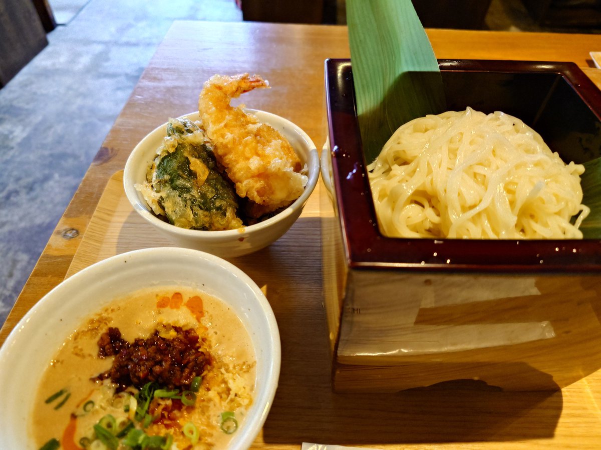 chappi87's tweet photo. 益うどん濃厚担々麺（冷）小盛りにしてミニ天丼を付けた
濃厚担々麺の汁は、ホント濃厚で、後をひくから全部飲み干したい…
結果、すっごくお腹いっぱい

#益うどんdeketachi #濃厚担々麺 #本八幡 https://t.co/JzMhheQyxx