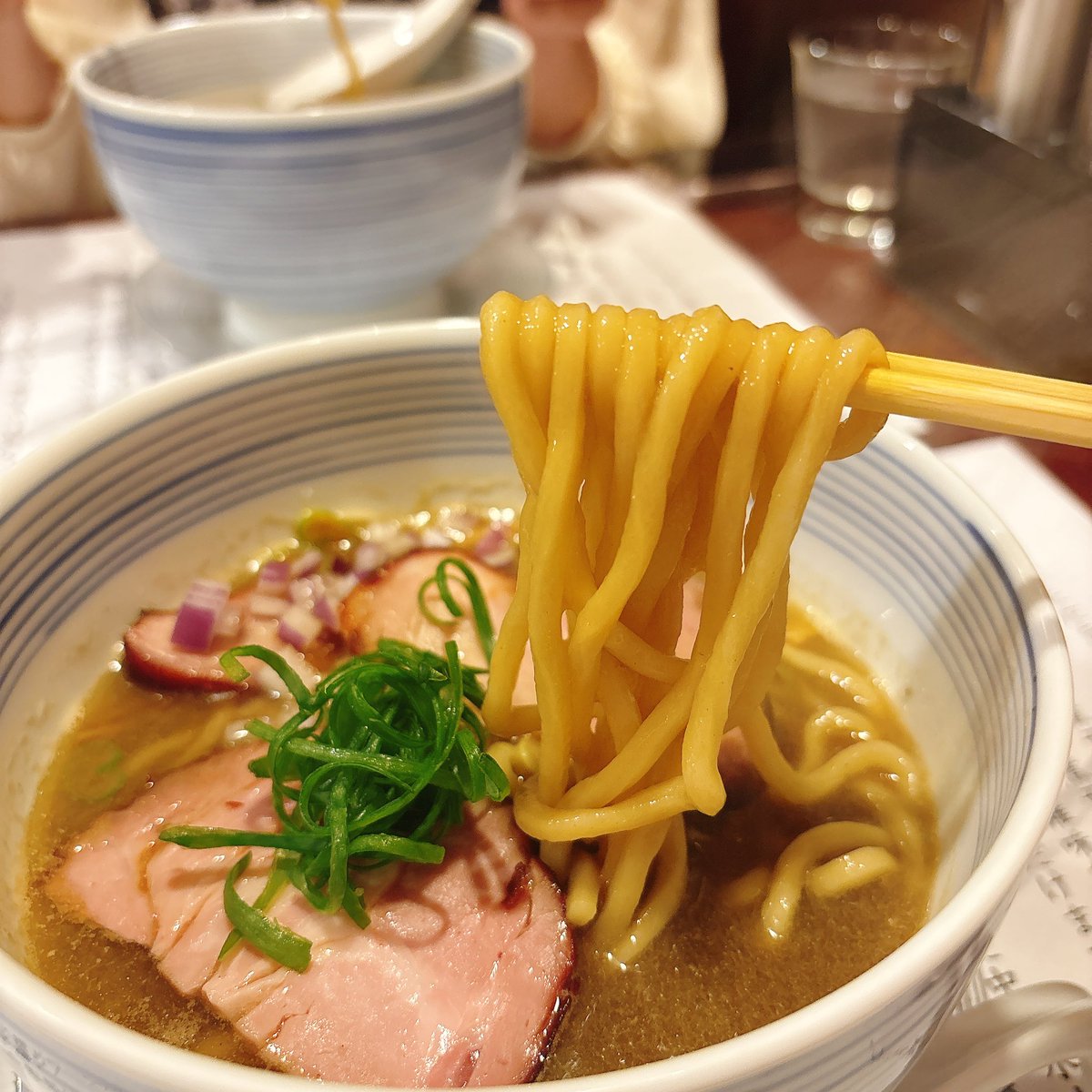 煮干し中華そば にぼ福
濃厚煮干醤油 1000円

美味し過ぎて気付いたら汁1滴残ってなかった、、しごおわ直行してよかった、、めちゃくちゃ大満足🥰
今日は高校時代のマブちゃんが一緒に行ってくれた🍒