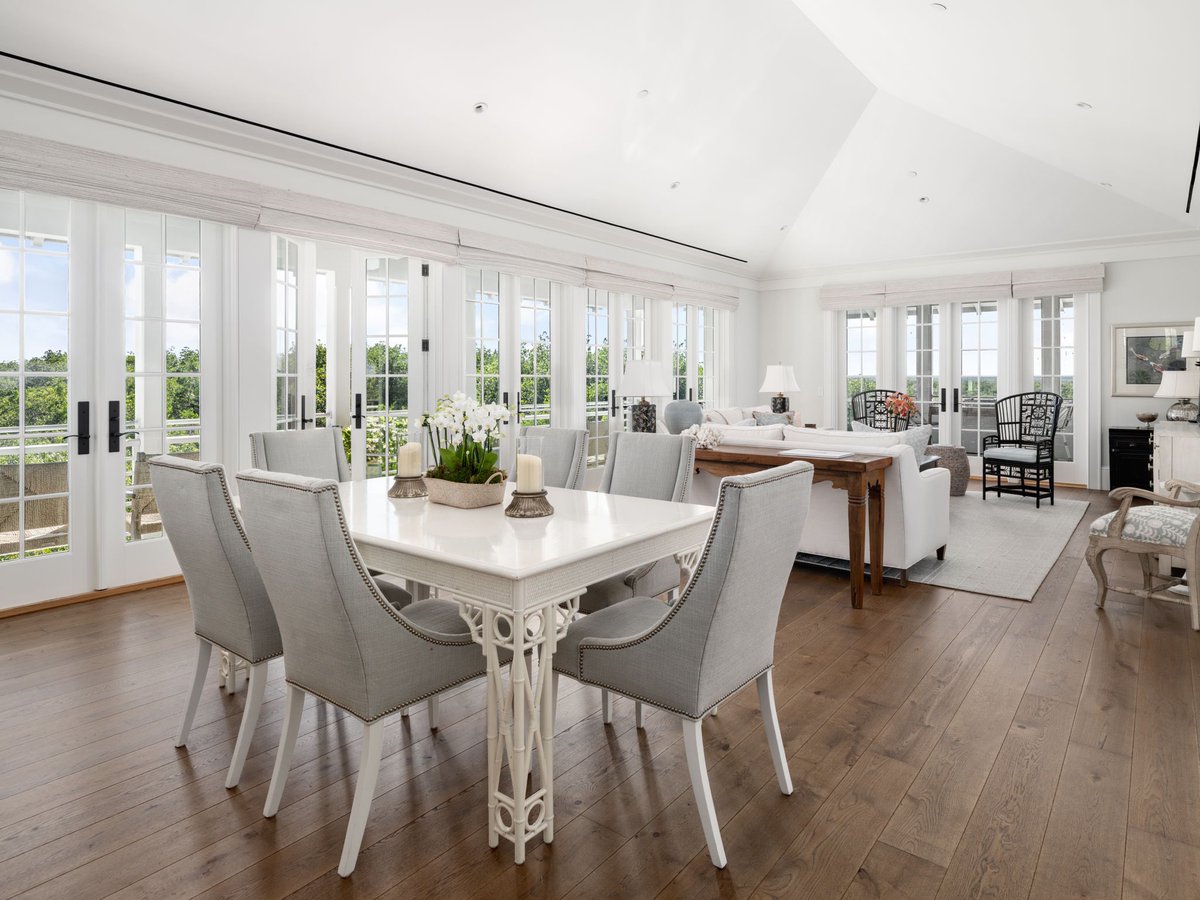 WindsorFlorida's tweet photo. Windsor Park Residences Listing: 10895 Savannah Dr #301. 

Top-floor 3BR with vaulted ceilings, French doors, balcony + porch, and panoramic Indian River views. Private, light-filled retreat. 

See full details here: https://t.co/97jIoHnhMN

📸 Daisy Burns Photography https://t.co/2a38Ri2U6U