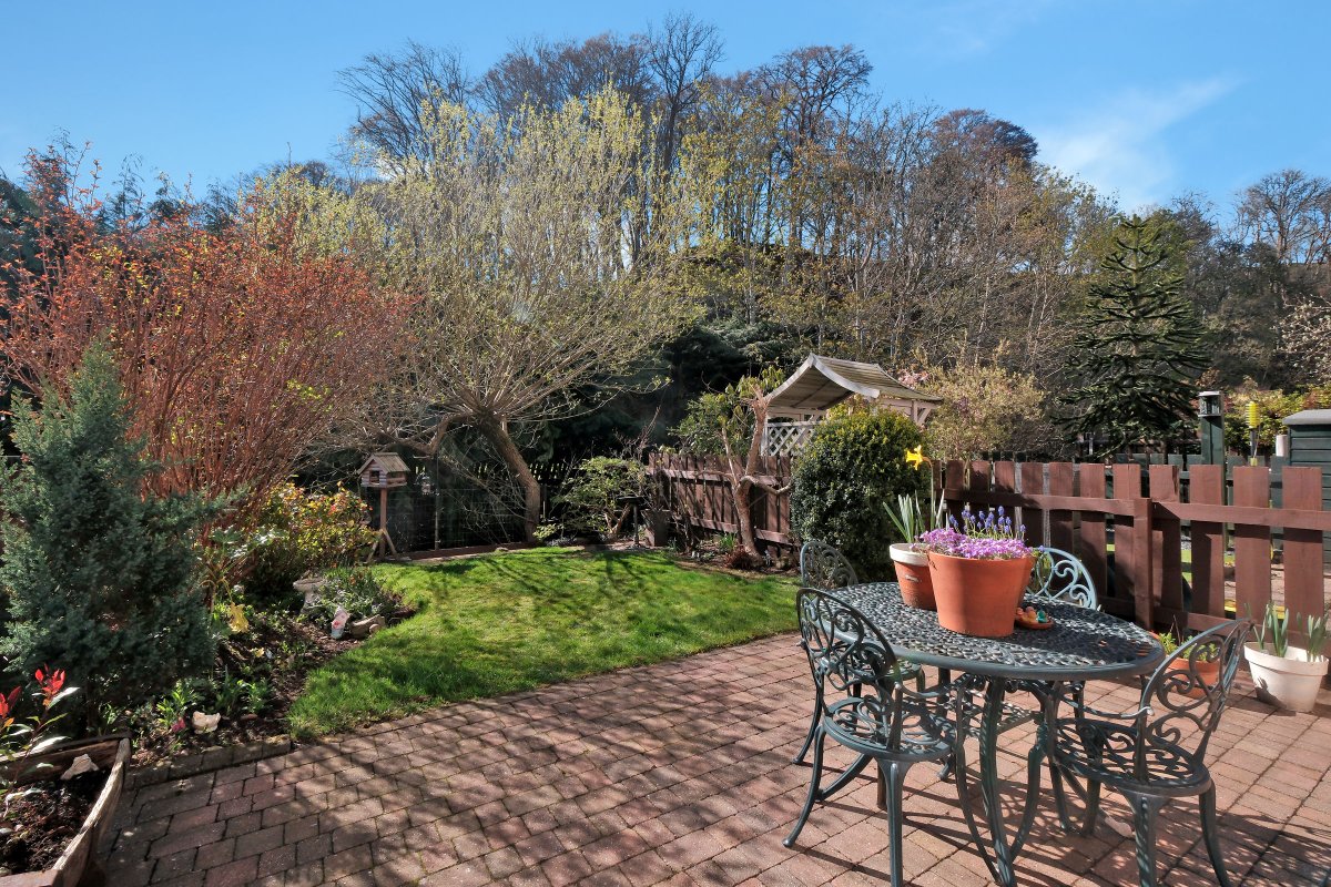 For sale | Set on 3 floors, this well-presented, 3-bedroom townhouse benefits from plenty of natural light, a wonderful balcony and a rear garden.

📍  29 Millside Road, Peterculter
📞 01224 626100
🔗 bit.ly/stron-29-mills…