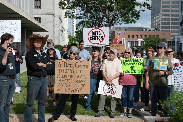 The_Shumater's tweet image. The best leverage available to folks opposed to data center pollution in Little Rock? It's an election year when the mayor's office and half of the seats on the Board of Directors will be up for grabs.
#arpx #arleg #arnews #Arkansas