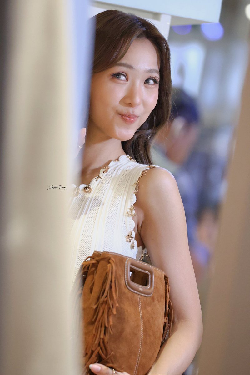 Smurf Bunny tweet media